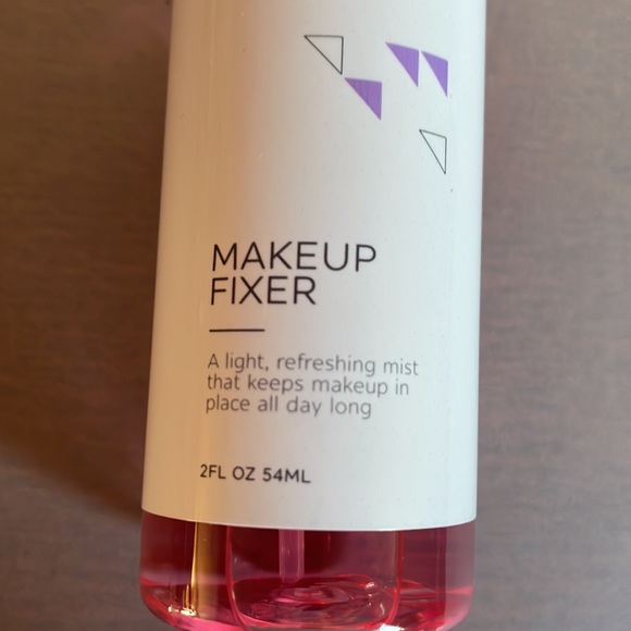 OFRA makeup fixer - Picture 2 of 3